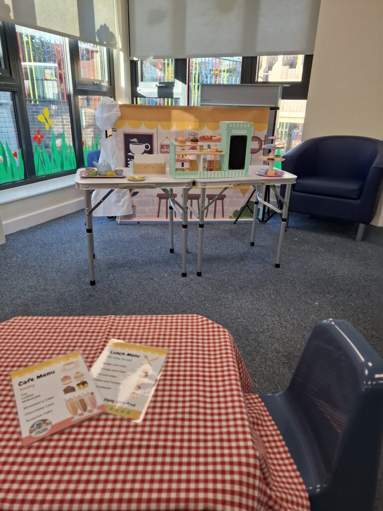 KS1 role play café supporting communication, social skills and teamwork